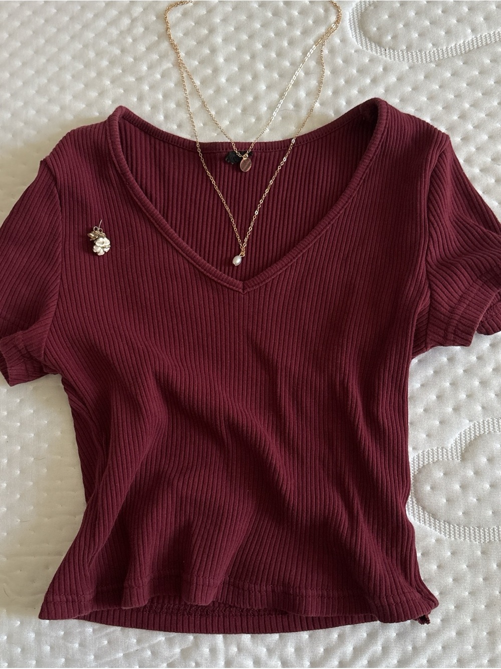 Ribbed V-Neck Short Sleeve Top - Burgundy